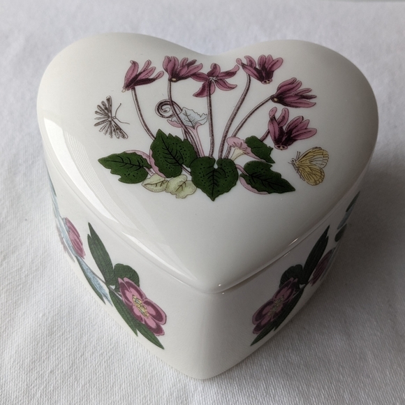 Portmeirion Botanic Garden Cyclamen Heart Shaped Trinket Box - Picture 1 of 13